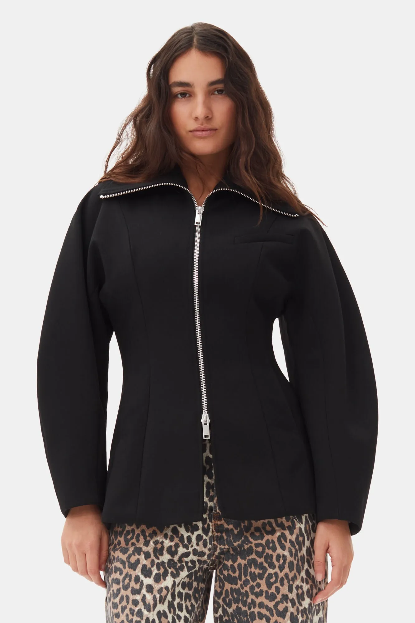BONDED CREPE CURVE SLEEVE JACKET | BLACK