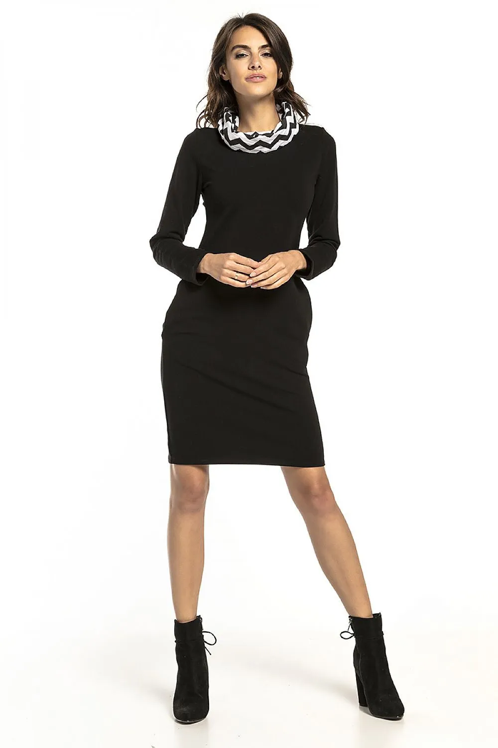 Chic Fitted Knit Dress with Pockets