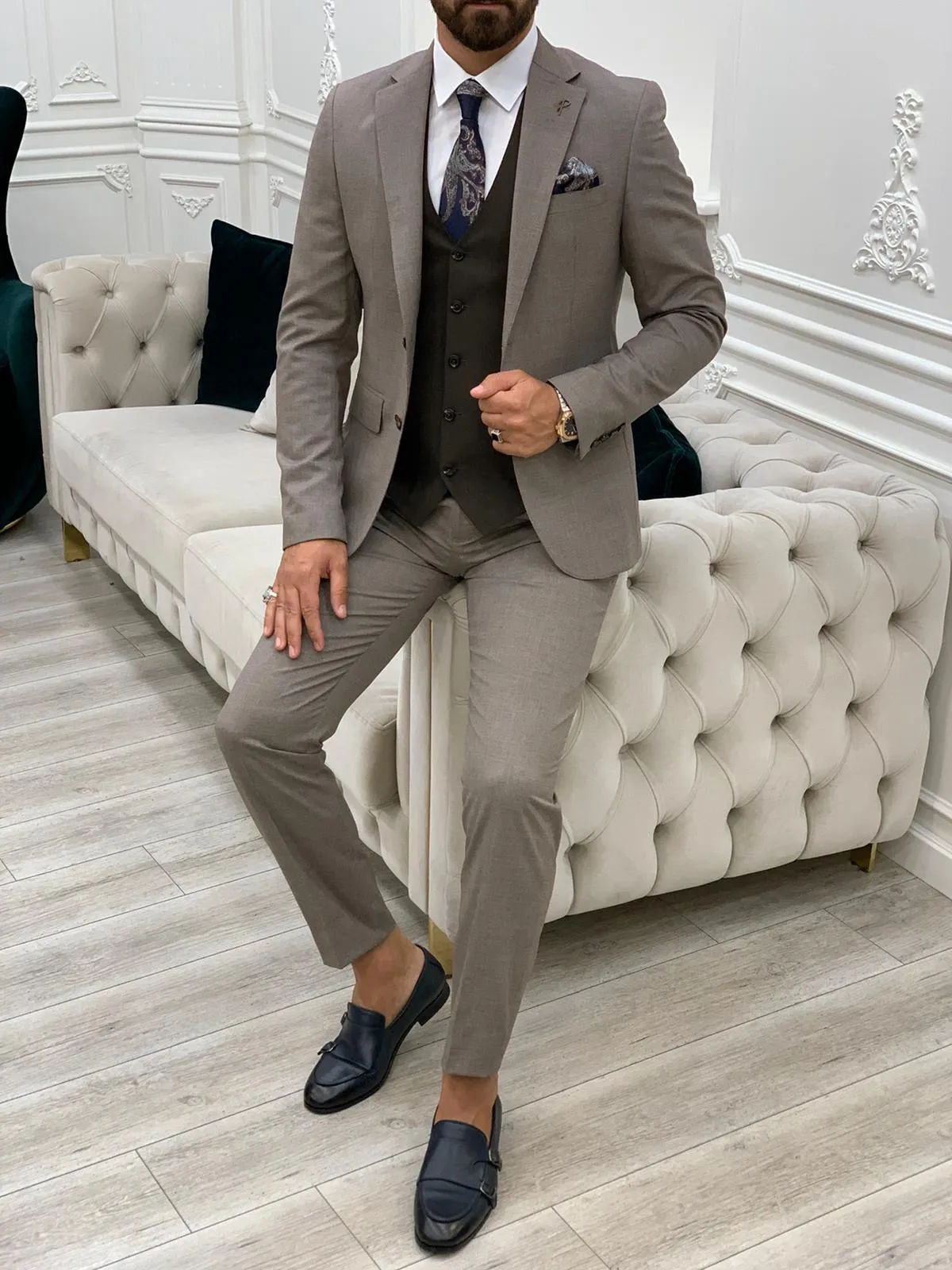 Dayton Brown Slim Fit Notch Lapel Suit - Elegant Three-Piece Attire for Any Occasion