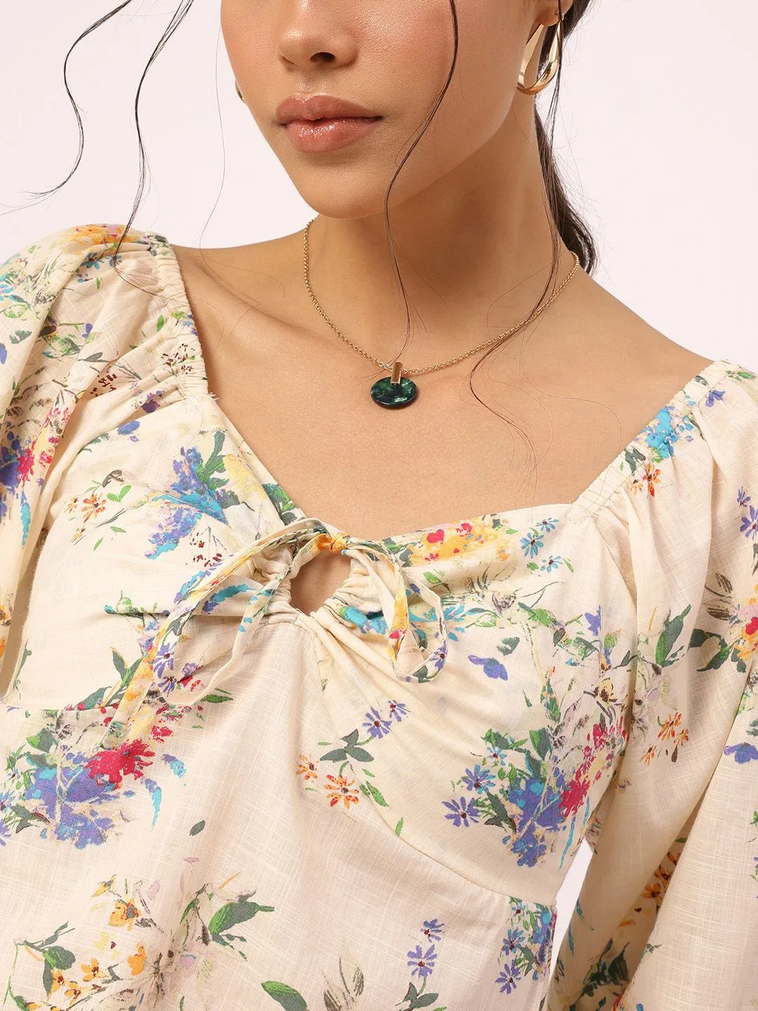 DressBerry Delicate Florals Puff Sleeves Top