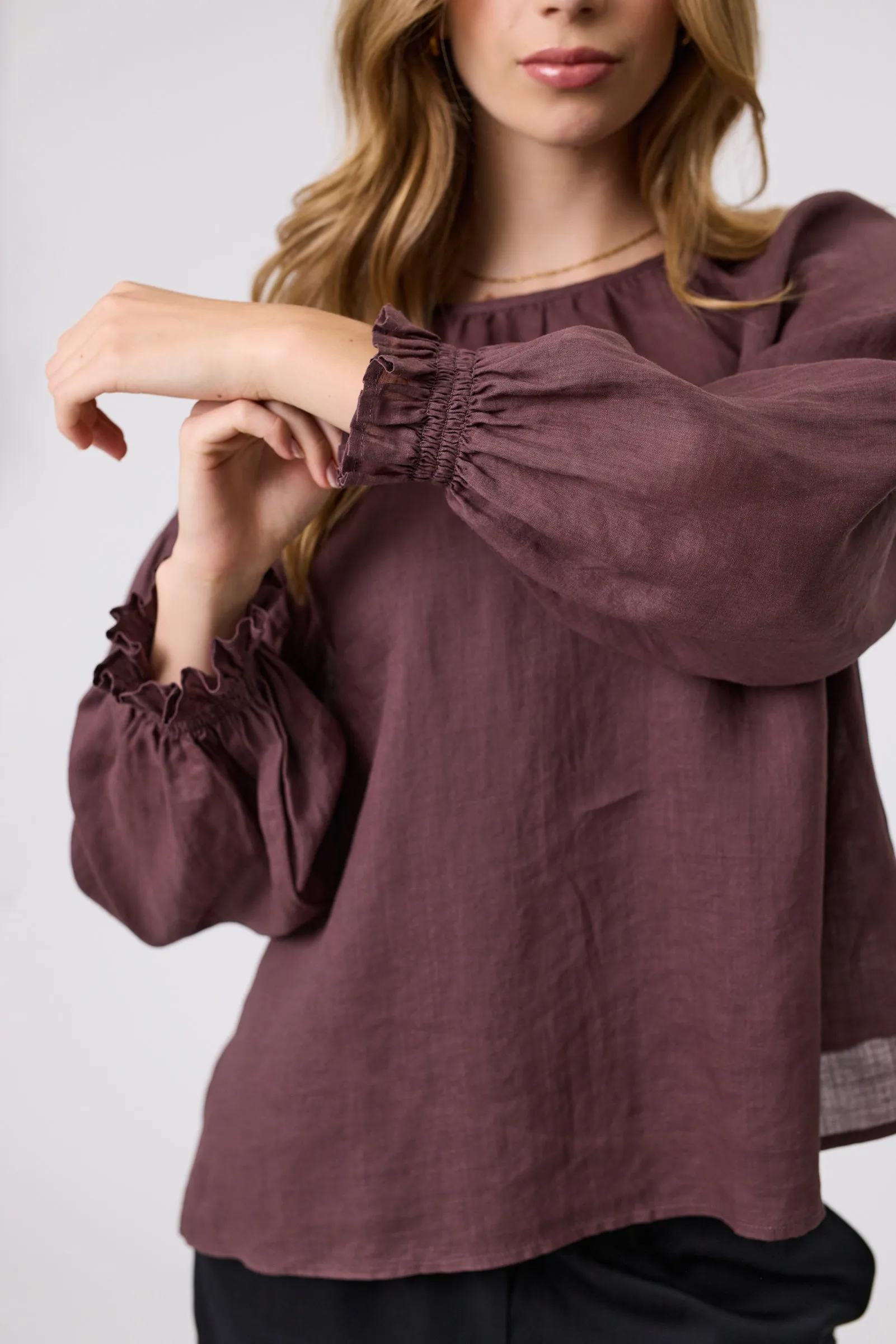 Marlow Pointe Blouse - Bordeaux