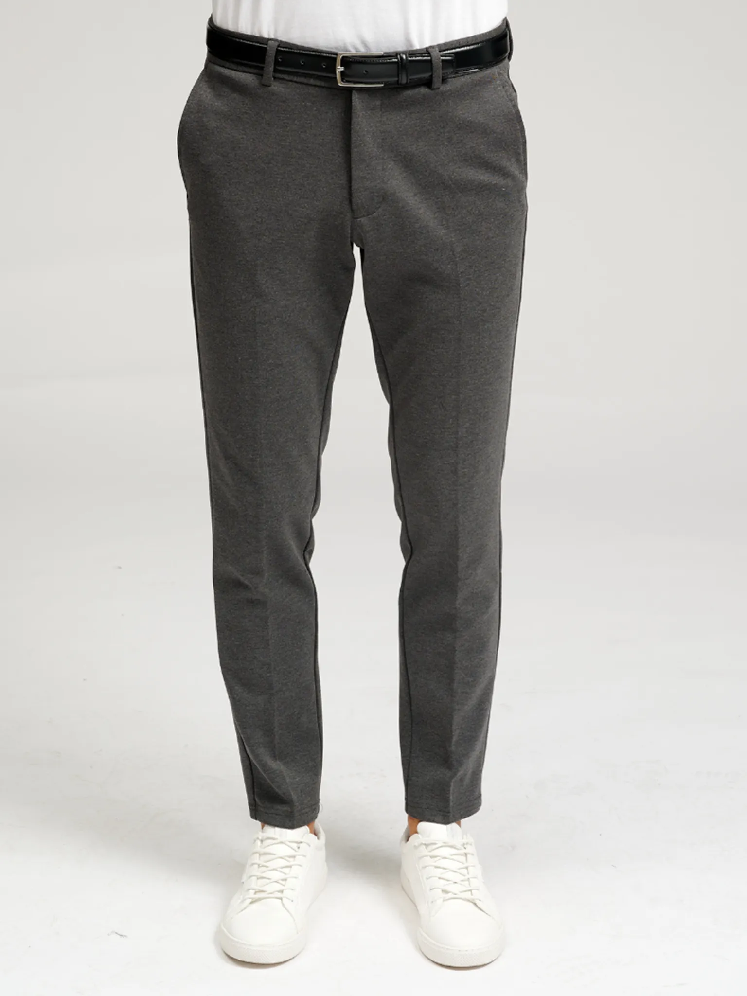 Modern & Bequem: Dunkelgraue Slim Fit Hose