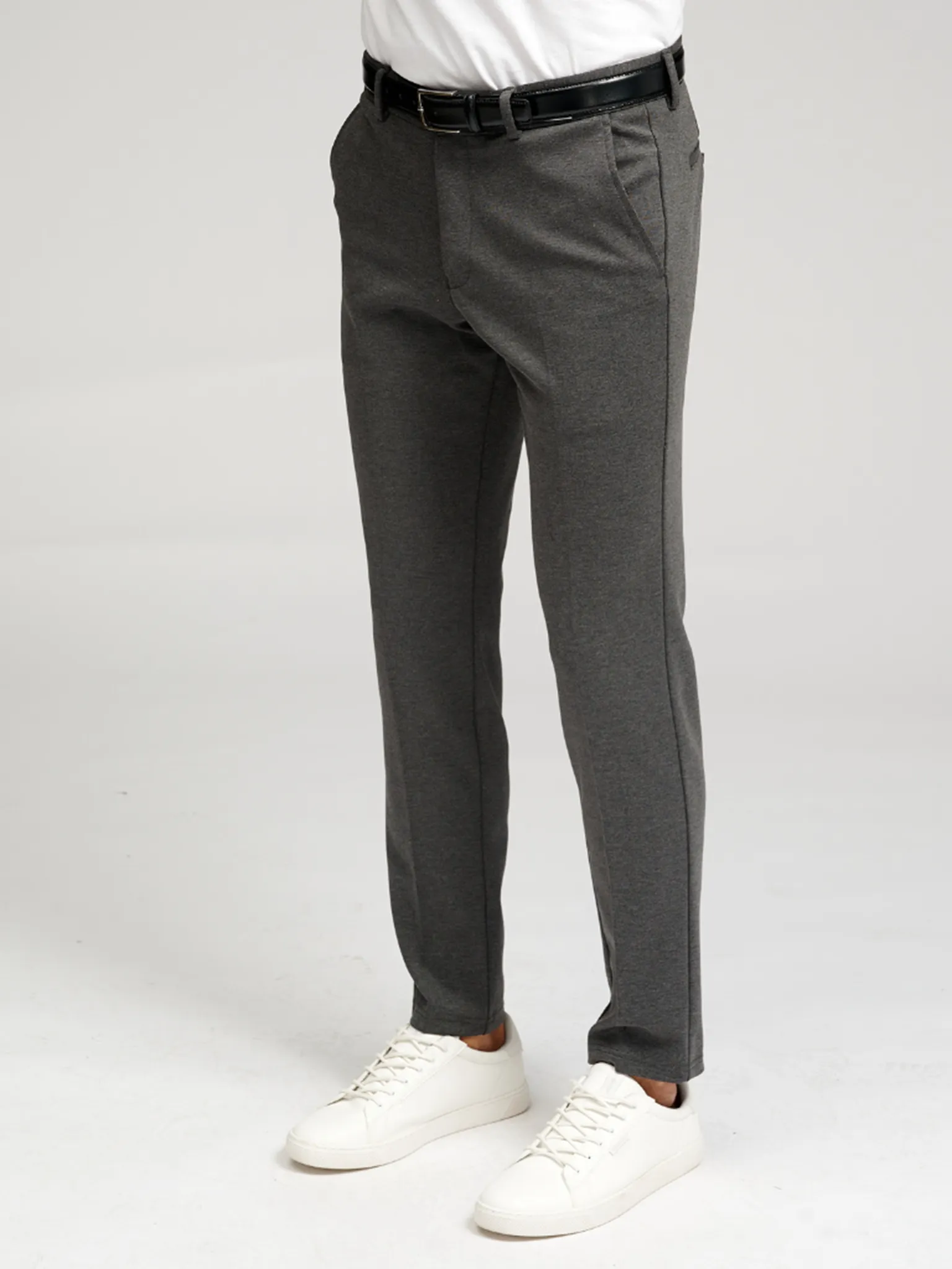 Modern & Bequem: Dunkelgraue Slim Fit Hose