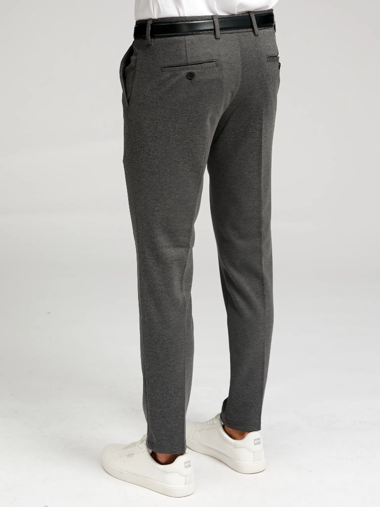Modern & Bequem: Dunkelgraue Slim Fit Hose