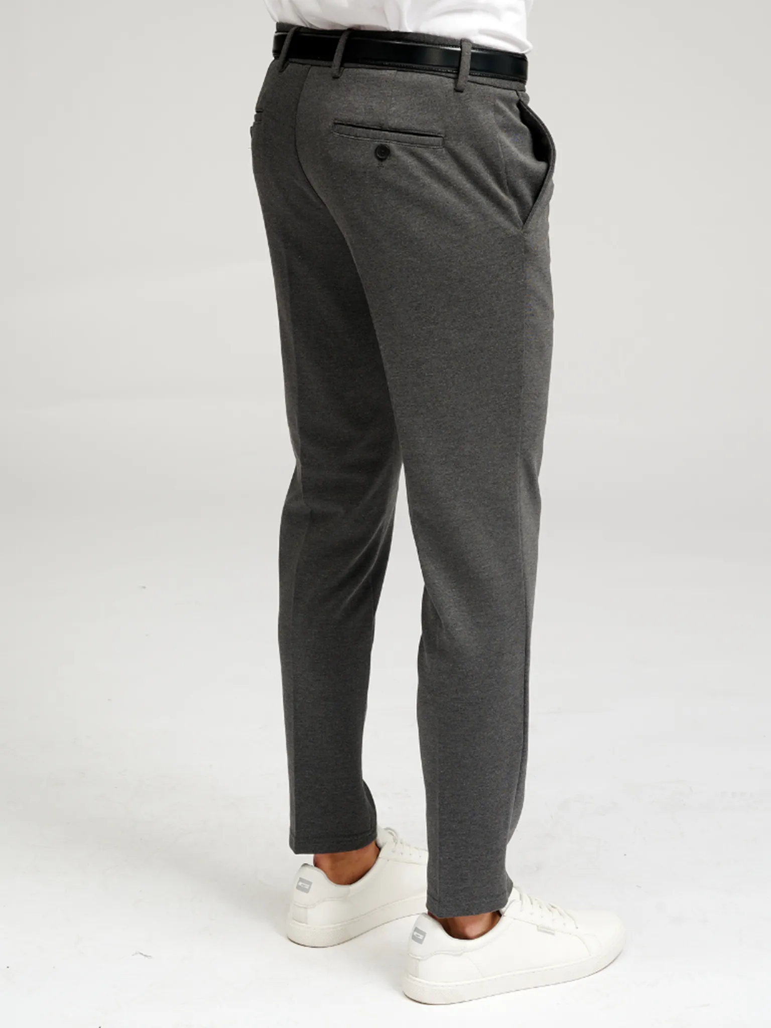 Modern & Bequem: Dunkelgraue Slim Fit Hose