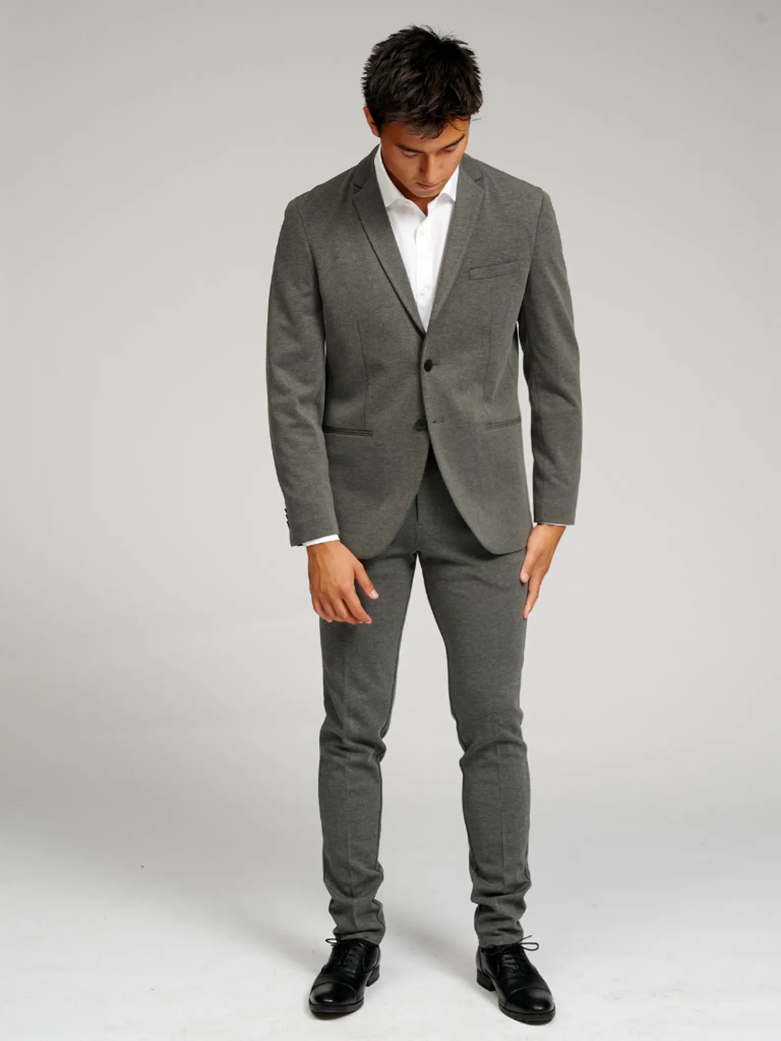 Modern & Bequem: Dunkelgraue Slim Fit Hose