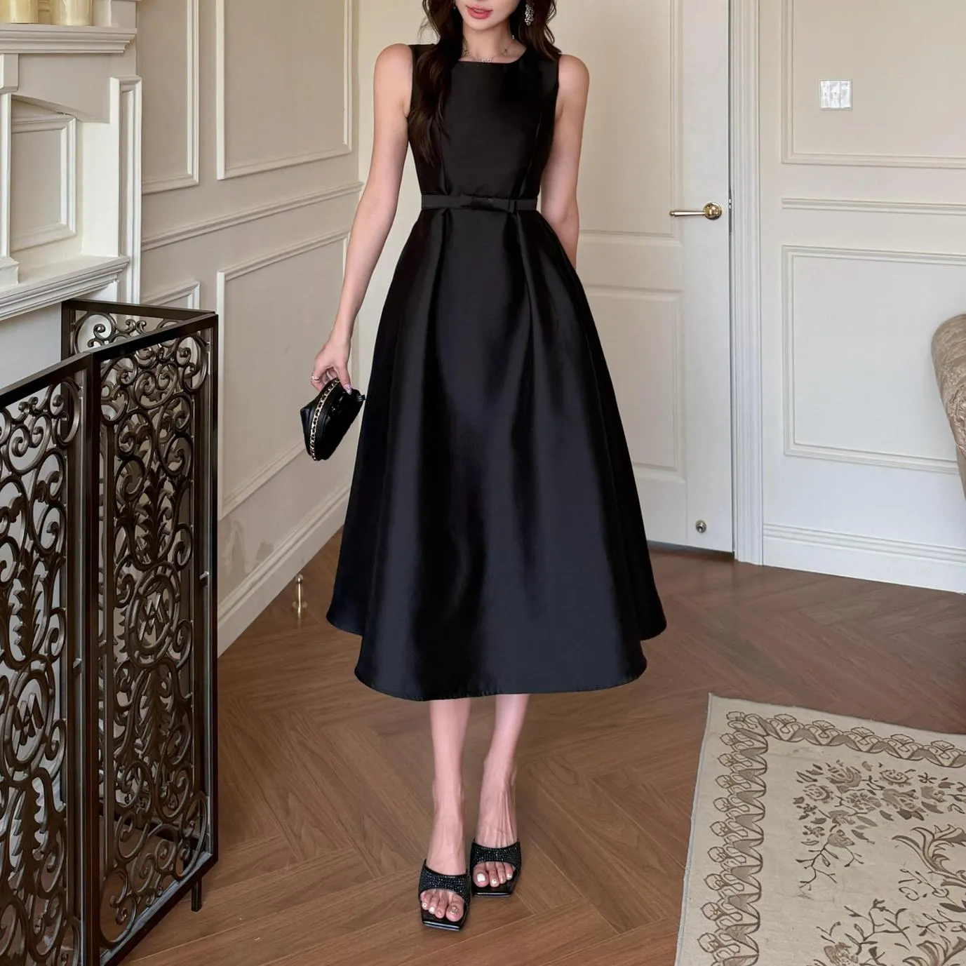 Retro Mid-Length Dress with Sleeveless Design and Waist-Enhancing Corset