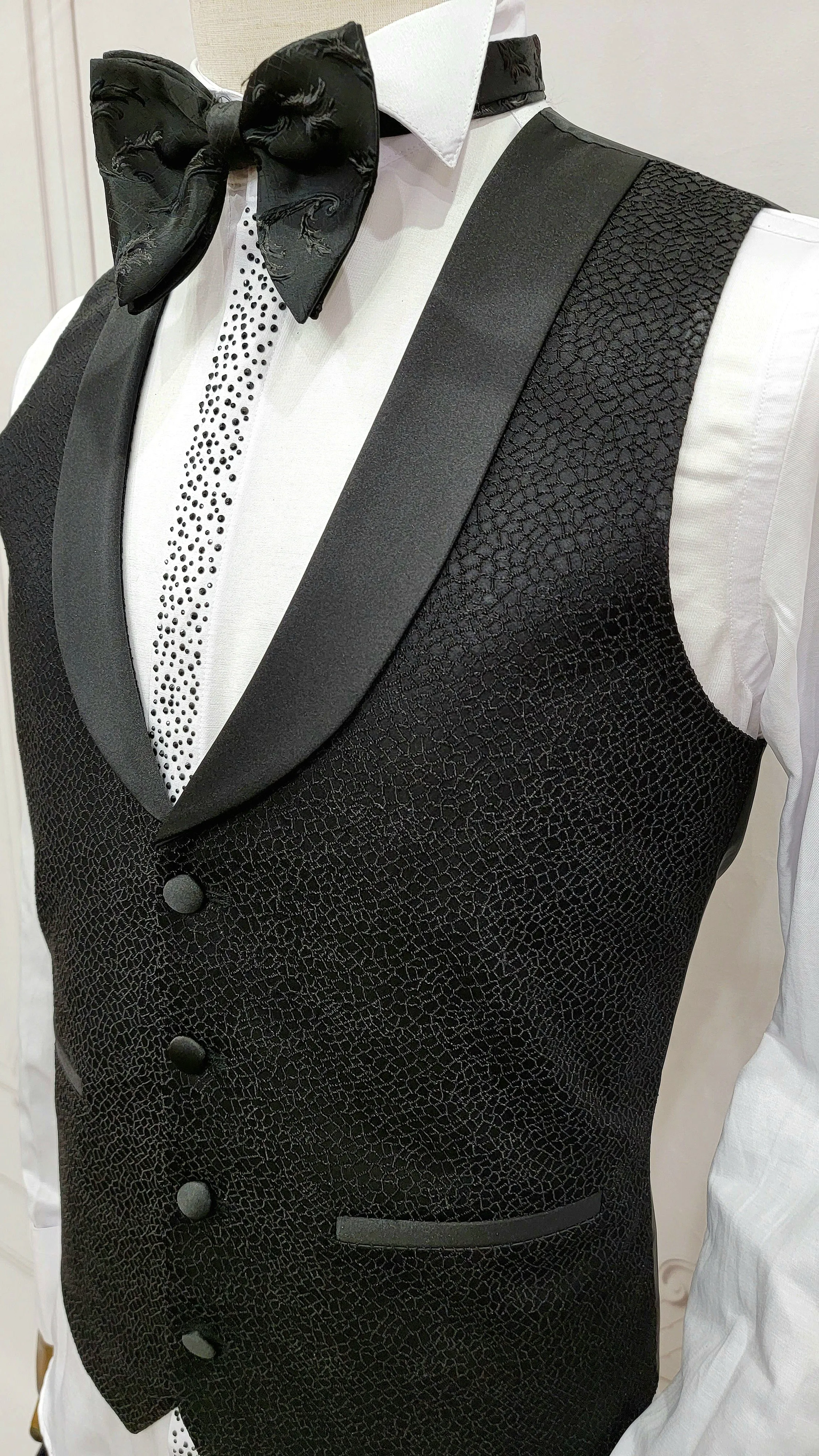 Three Pieces Tuxedo Suit with Contrasting Black velvet Lapel, matching bow tie and Black Pants.