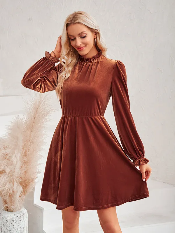 Turtleneck Velvet Dress with Long Sleeves and Fitted Waist