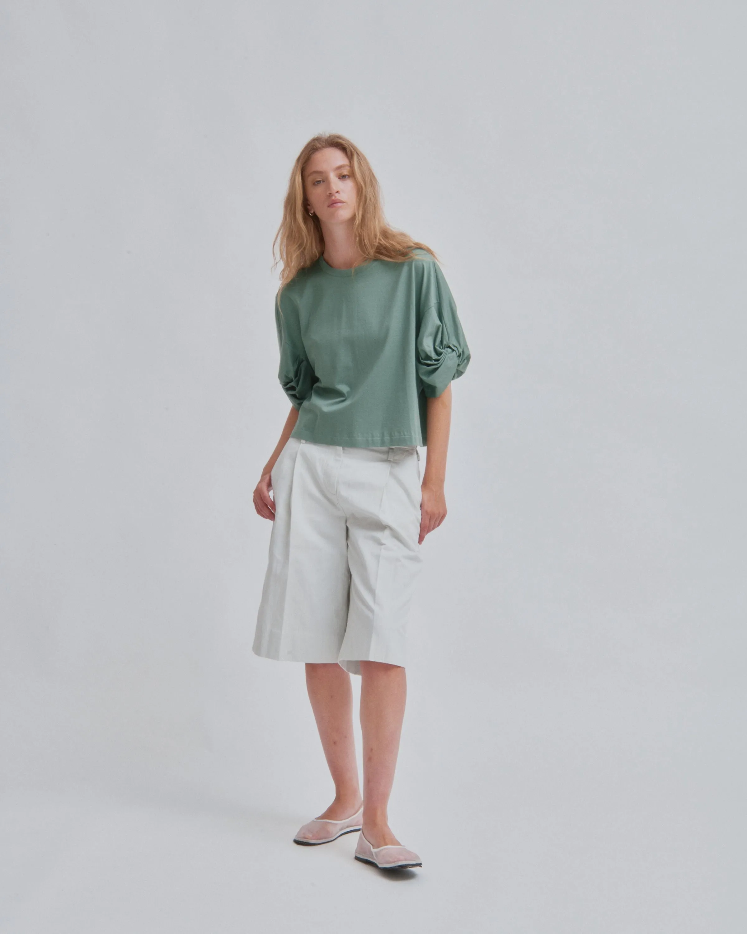 TWISTED SLEEVE TEE IN FERN