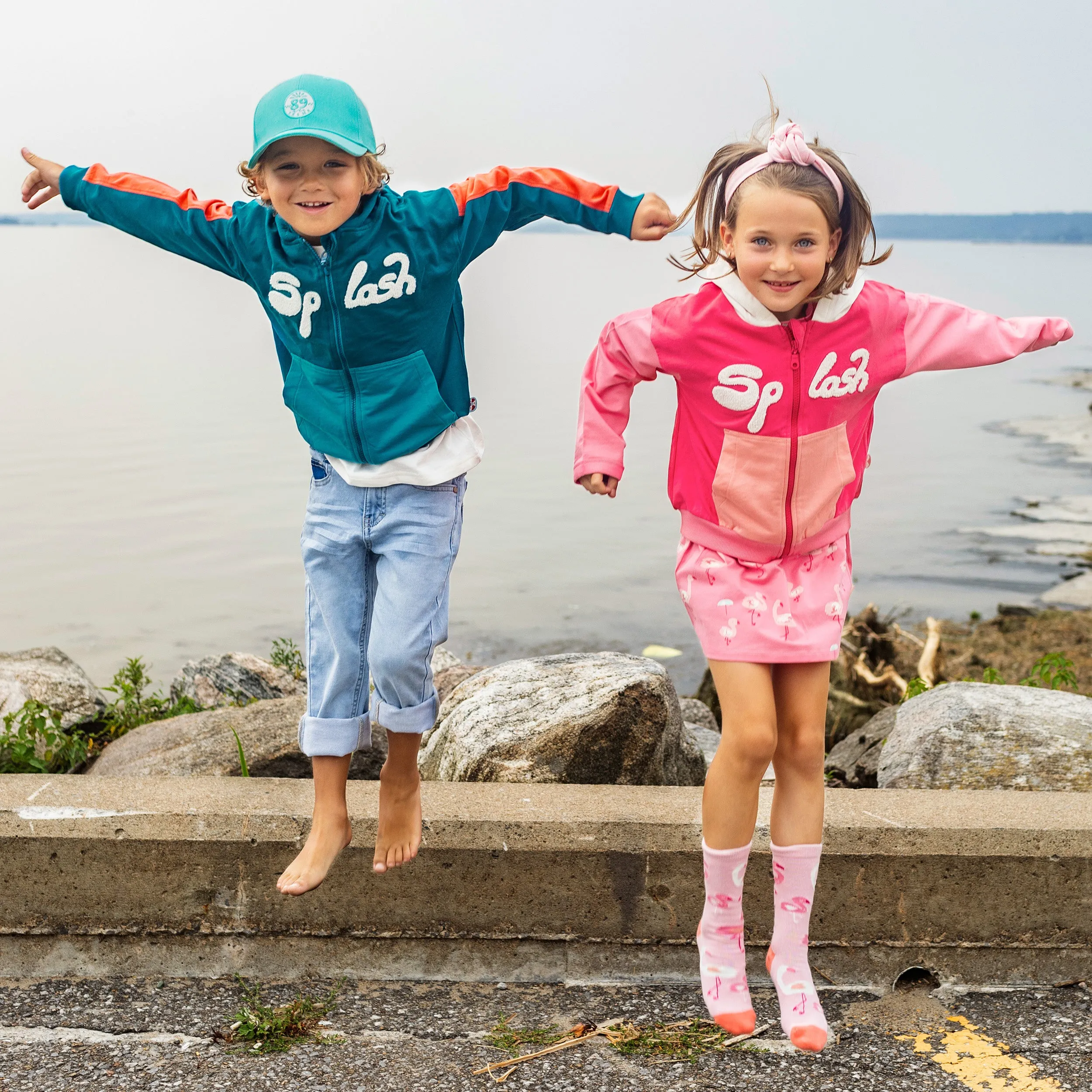 Veste rose à capuchon, enfant||Pink hooded jacket, child