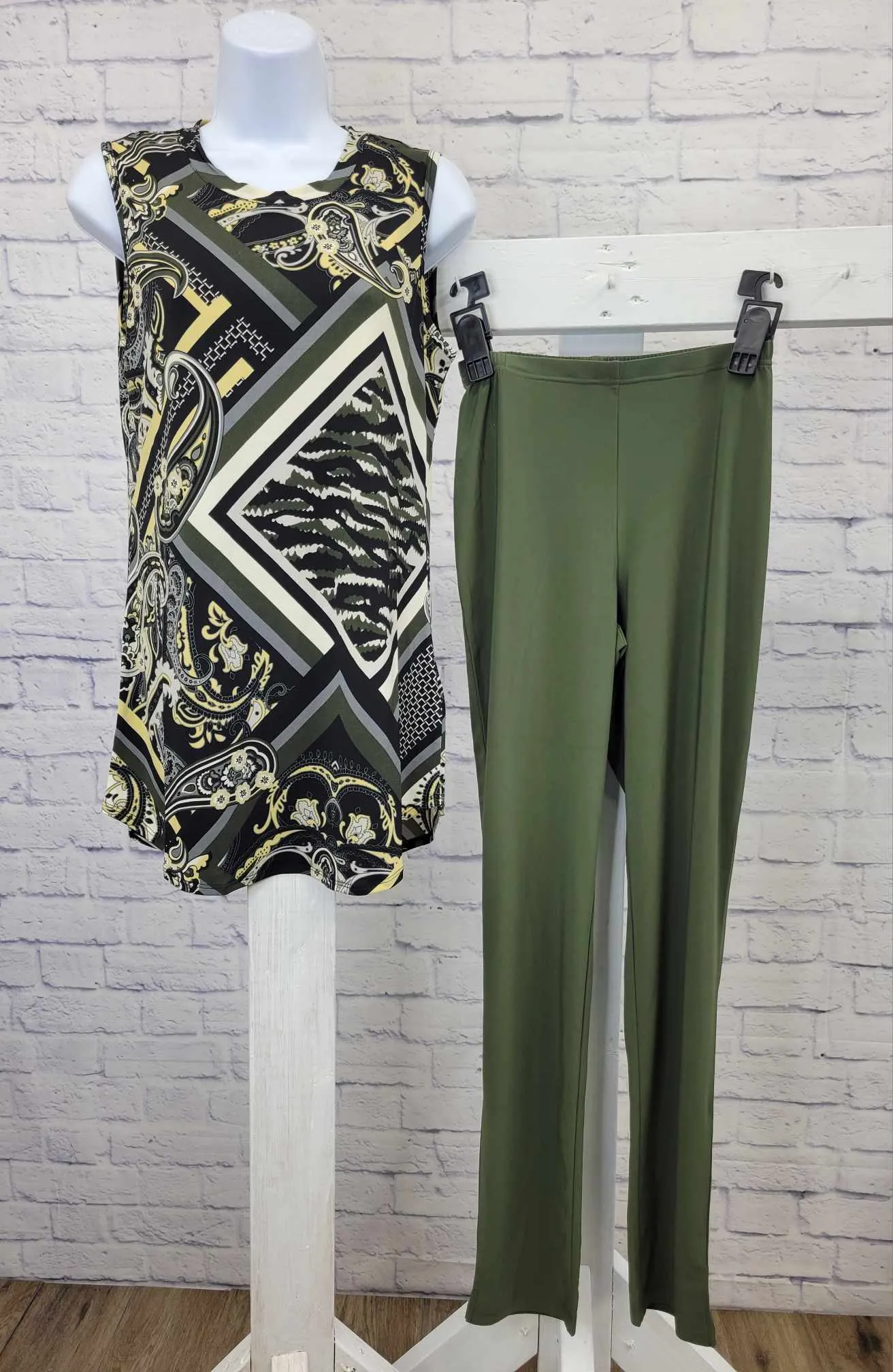 XXS OLIVE A518206 Attitudes by Renee Regular Como Jersey 3Pc tunic, tank, & pant